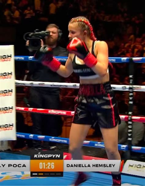 daniella hemsley really flashed|Boxer Daniella Hemsley Flashes After Defeating。